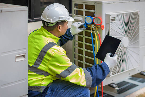 Professional Emergency Hvac Repair technician working in Fraser, MI
